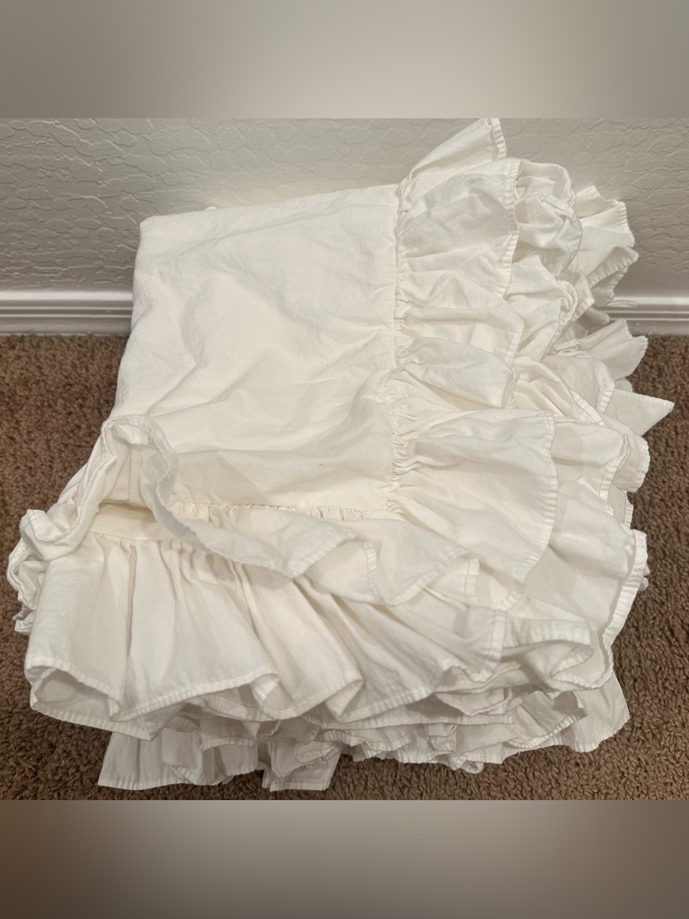 EUC 3-Piece White Ruffle California King Duvet Cover Set